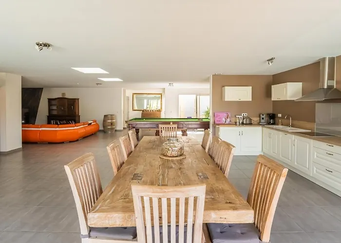 Avec Piscine Et Jaccuzy * Bize-Minervois